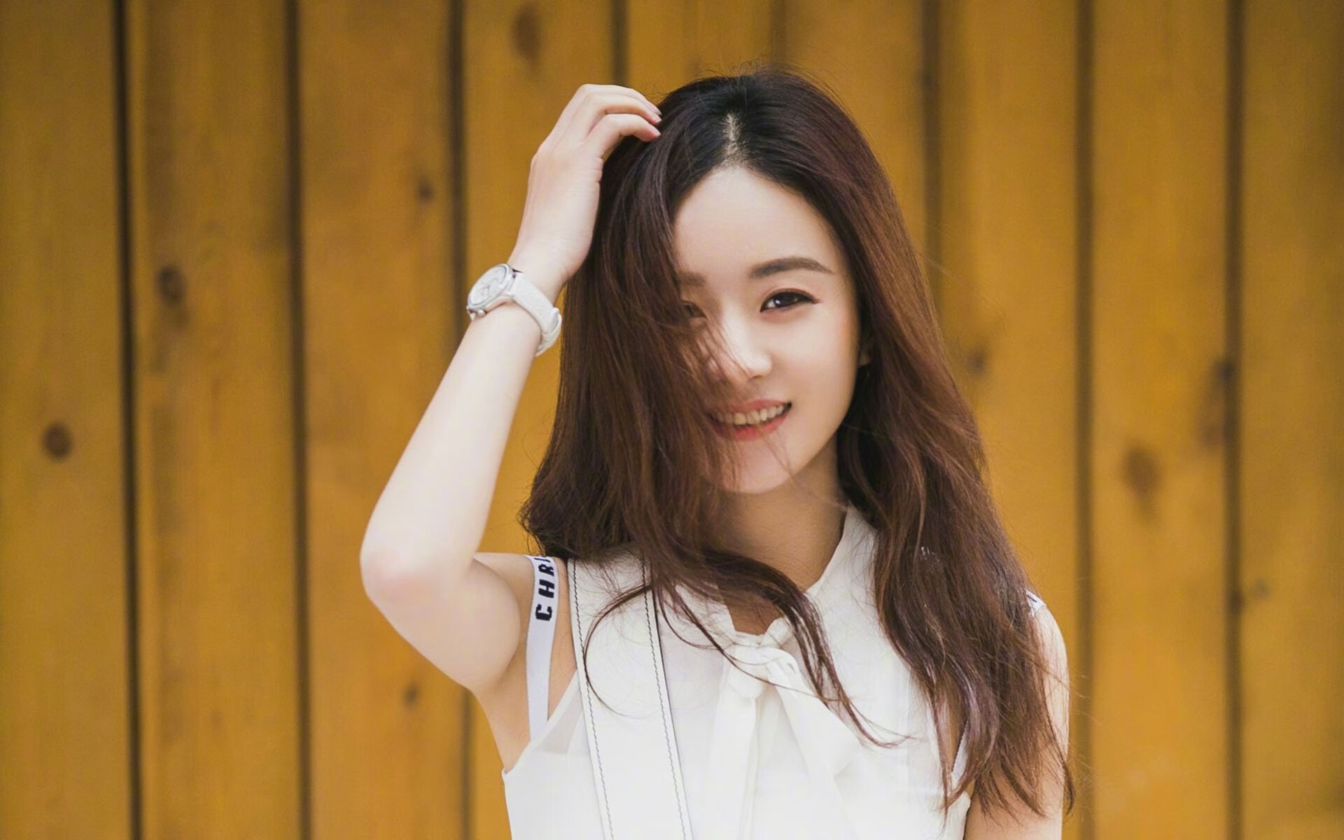 摩洛哥骑手阿米尔·本·哈桑在2024年巴黎奥运会三项赛中以“Courage”马匹获得第20名，表现出色。