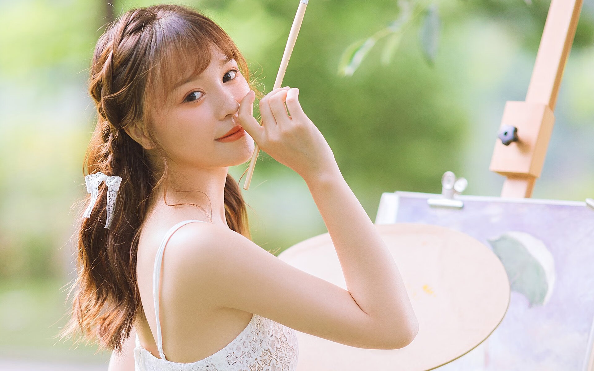 摩洛哥骑手阿米尔·本·哈桑在2024年巴黎奥运会三项赛中以“Courage”马匹获得第20名，表现出色。