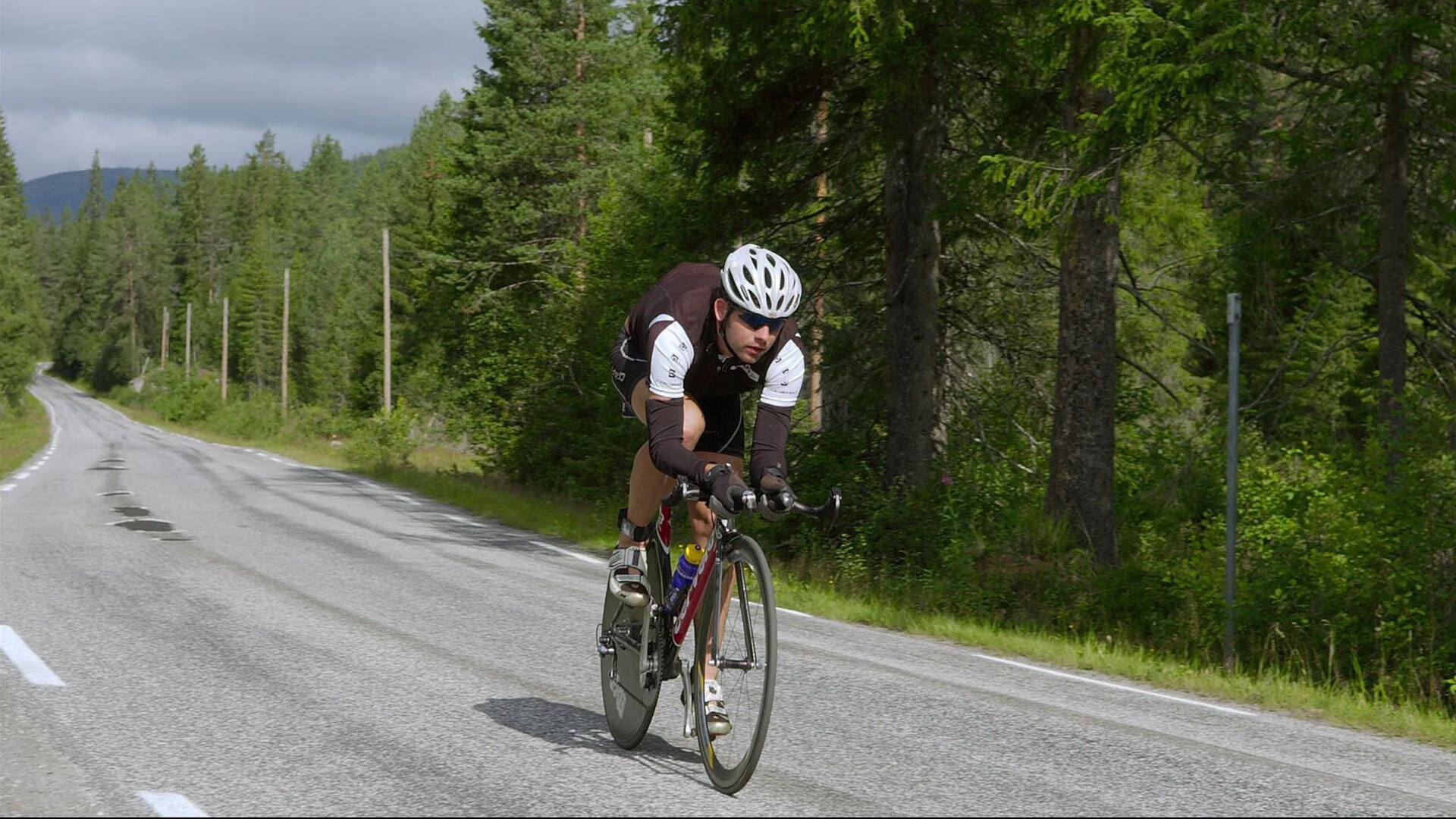 张伟丽晒训练照肌肉线条惊艳网友,张伟丽最近训练情况