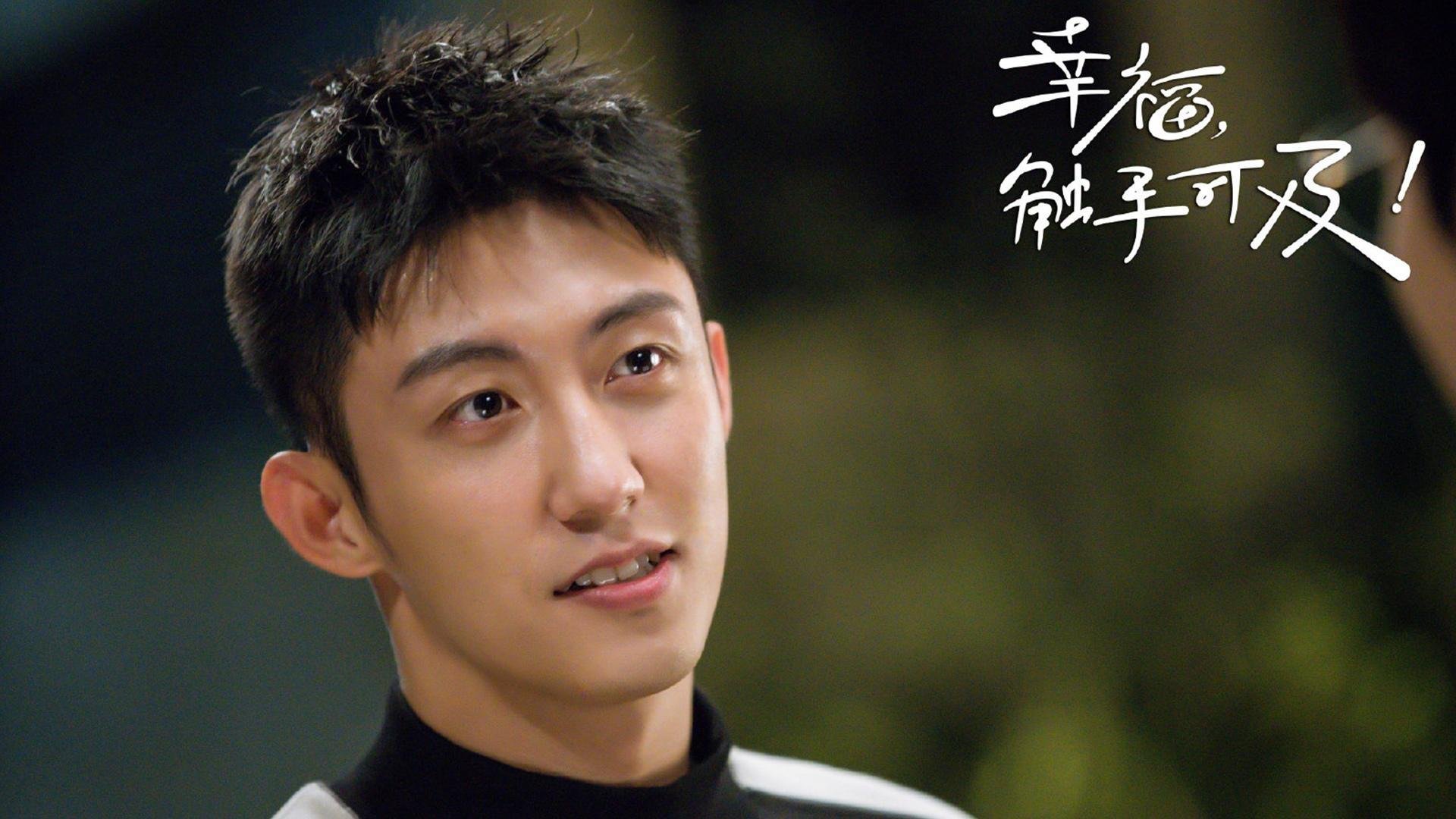 “激情无限:每一圈都燃烧的赛车热血”,激情燃烧岁月简谱