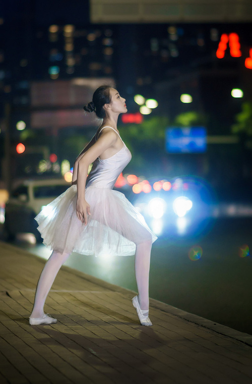 冬季高山滑翔伞挑战,极速飞跃云端极限,山顶滑翔伞